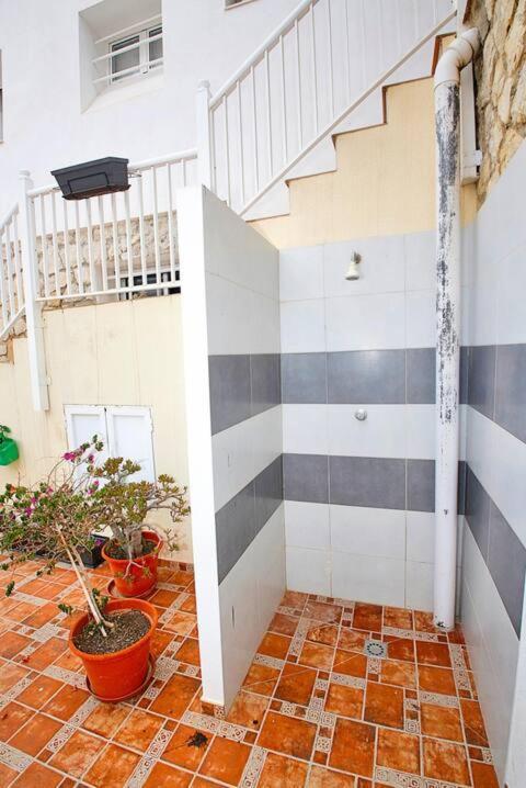 Stylish & Fully Furnished 3 Bedrooms Flat -4 Min Walk To Beautiful Beach Аликанте Екстериор снимка