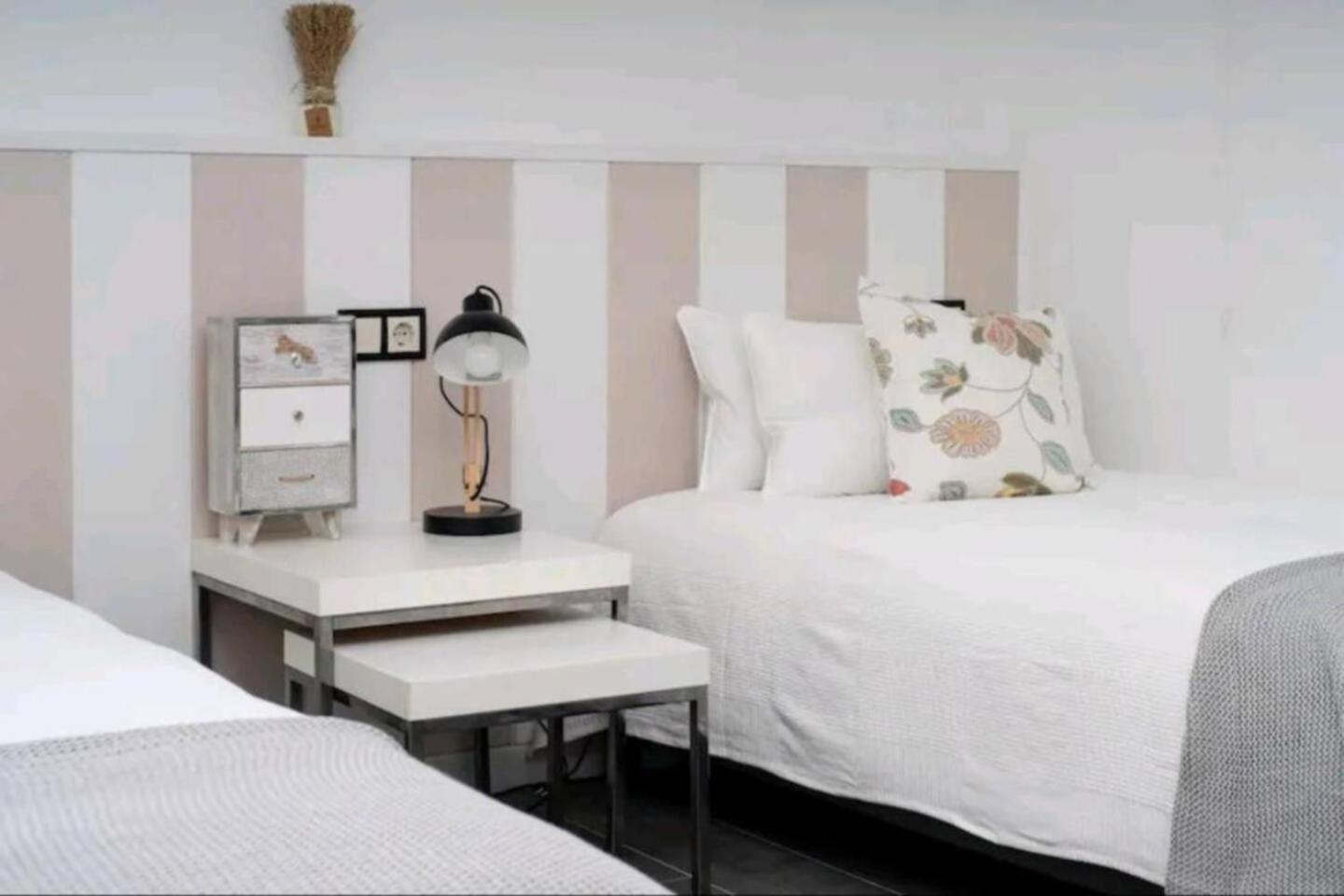 Stylish & Fully Furnished 3 Bedrooms Flat -4 Min Walk To Beautiful Beach Аликанте Екстериор снимка