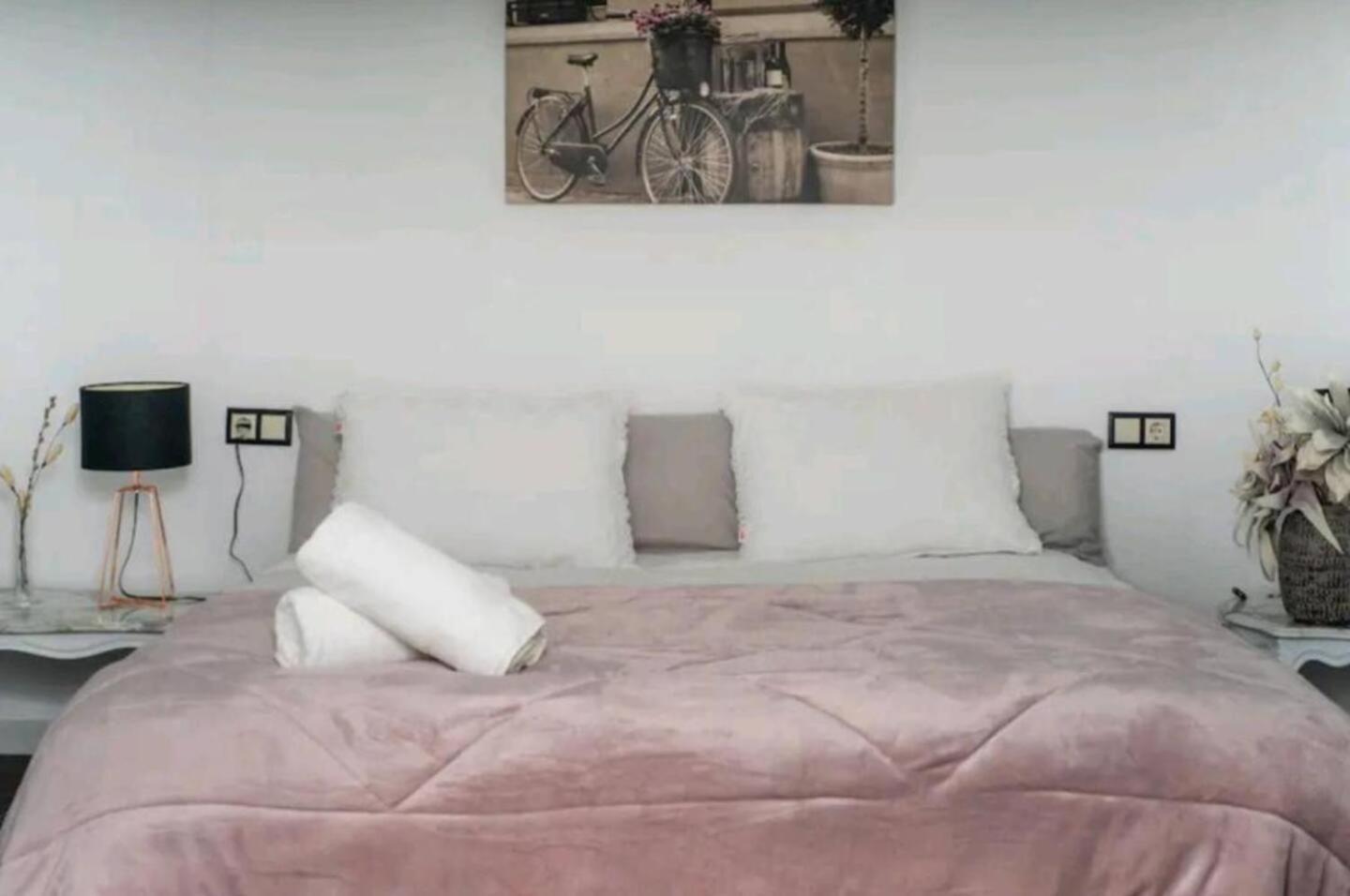 Stylish & Fully Furnished 3 Bedrooms Flat -4 Min Walk To Beautiful Beach Аликанте Екстериор снимка