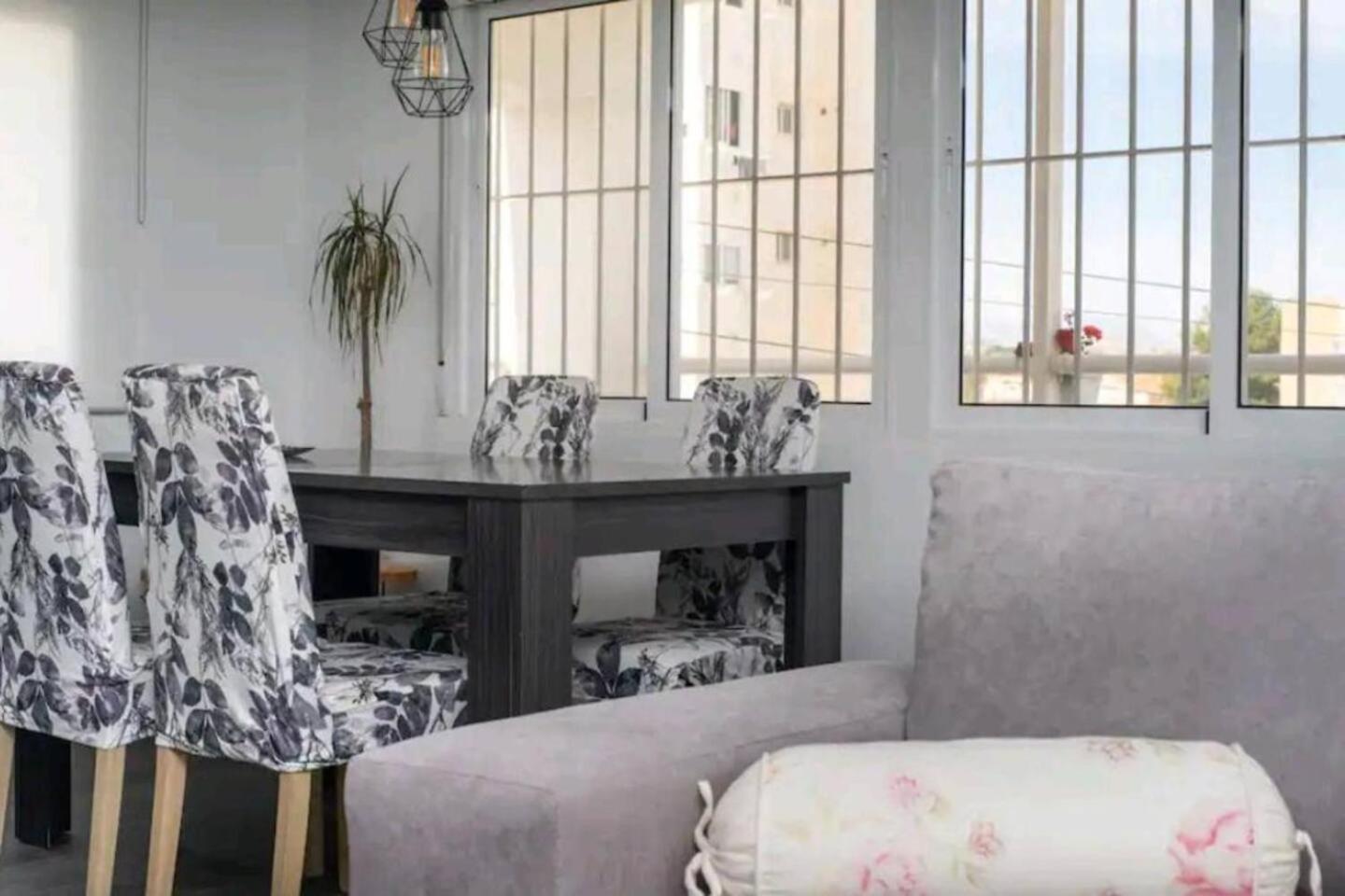 Stylish & Fully Furnished 3 Bedrooms Flat -4 Min Walk To Beautiful Beach Аликанте Екстериор снимка